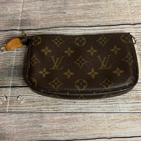 Louis Vuitton Pochette - Picture 1 of 7